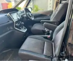 Nissan Serena - 4